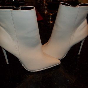 NWT!  WOMEN'S QUPID ANKLE BOOTS SIZE 6